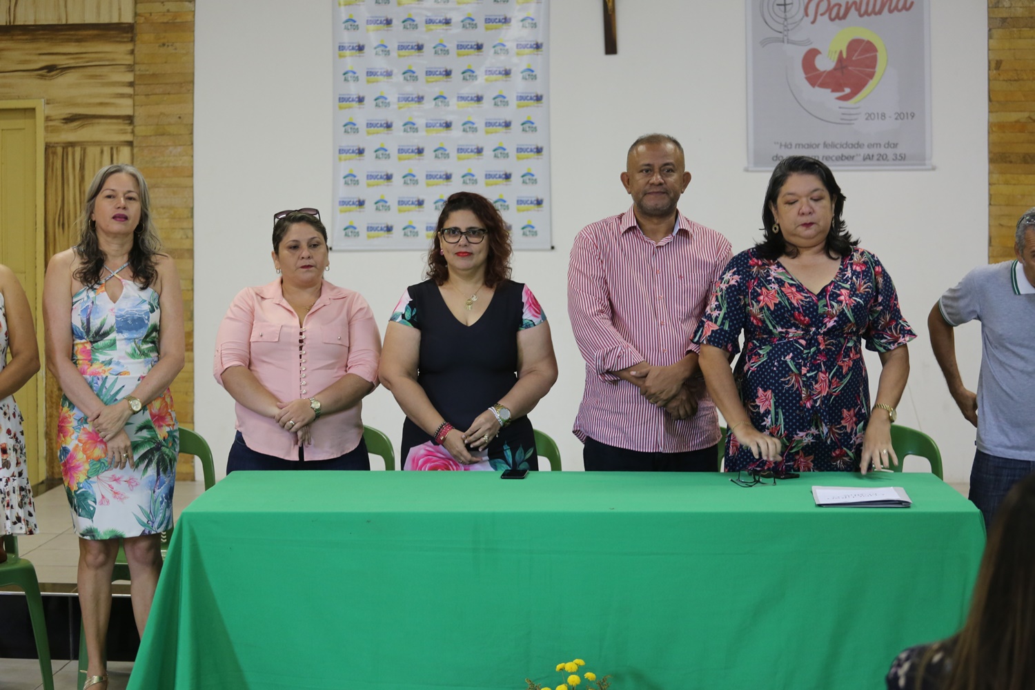 Prefeita Patrícia Leal empossa novos professores em Altos