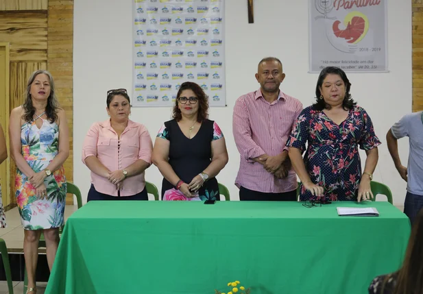 Prefeita Patrícia Leal empossa novos professores em Altos