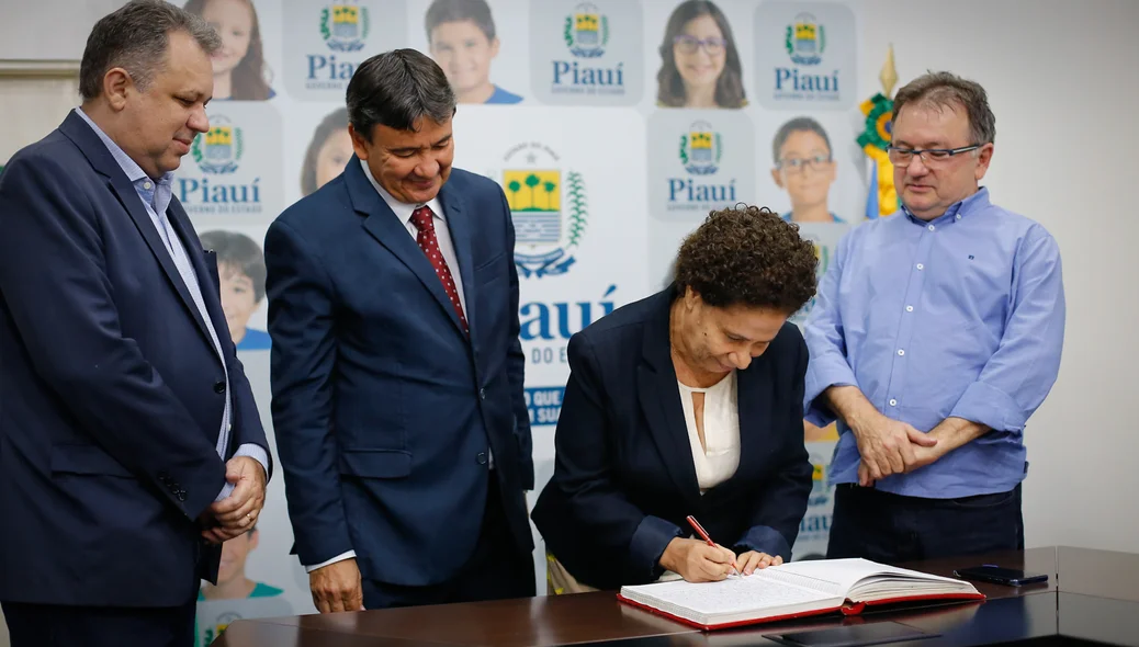 Regina Sousa assume o comando do Governo do Piauí 