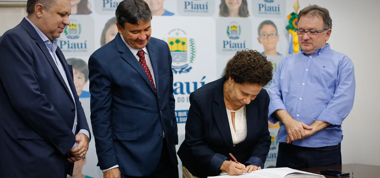 Regina Sousa assume o comando do Governo do Piauí 