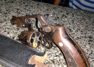 Armas encontradas com o suspeito