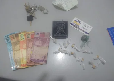 Drogas e dinheiro apreendidos