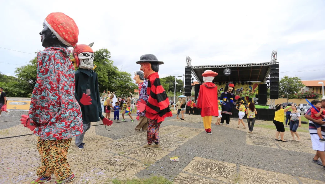 Famosos bonecos de Olinda no Pinto da Morada
