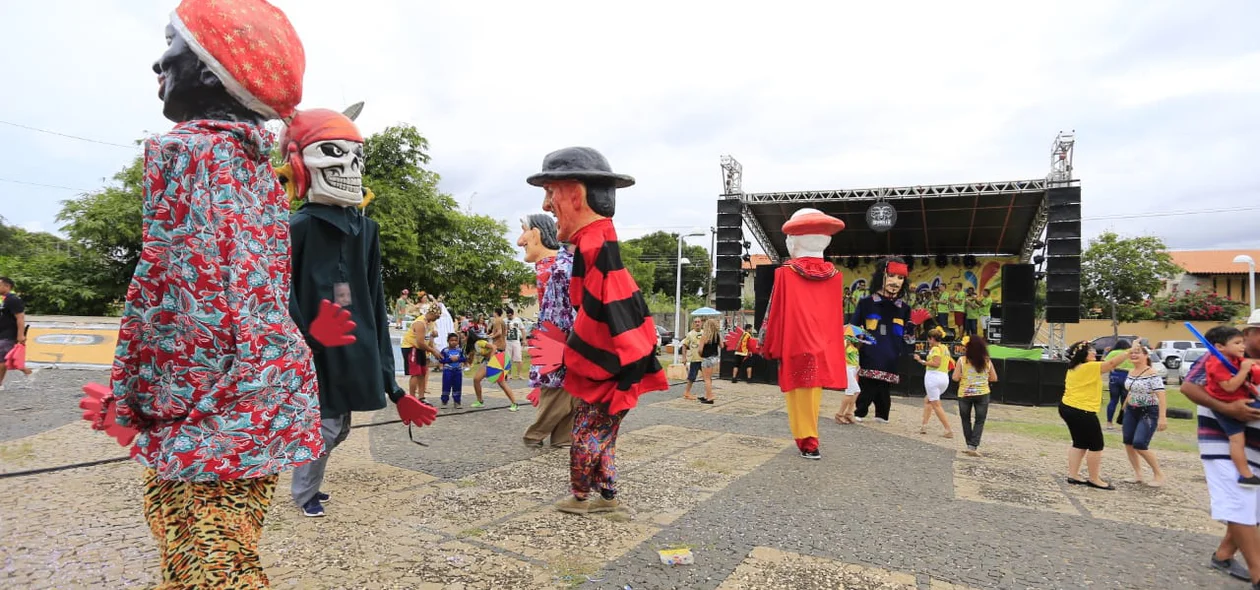 Famosos bonecos de Olinda no Pinto da Morada