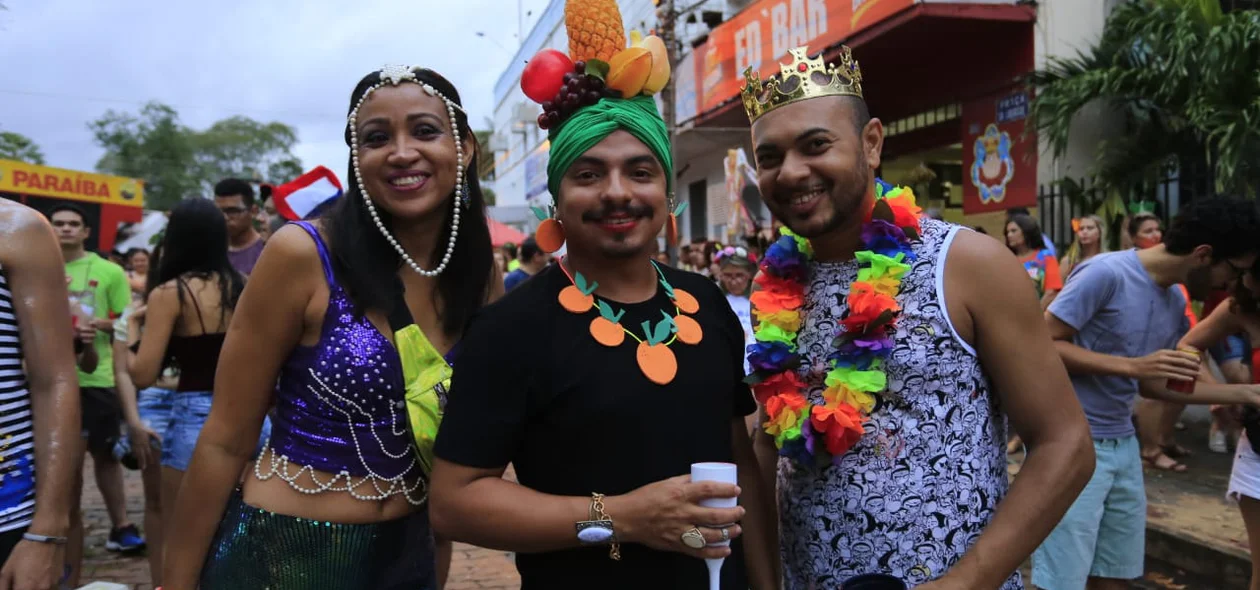 Foliões durante o Sanatório Geral 