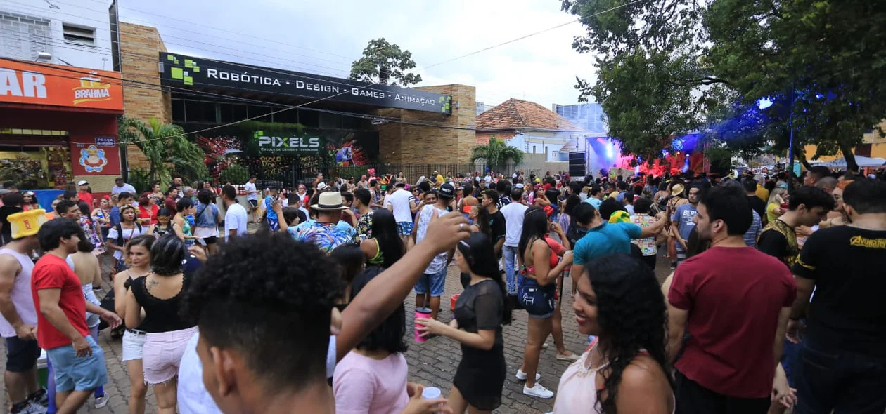 Foliões no Sanatório Geral 