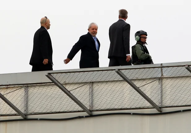 Lula no velório do neto