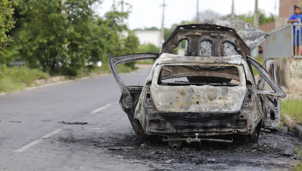 Os populares foram responsáveis pelo incêndio 