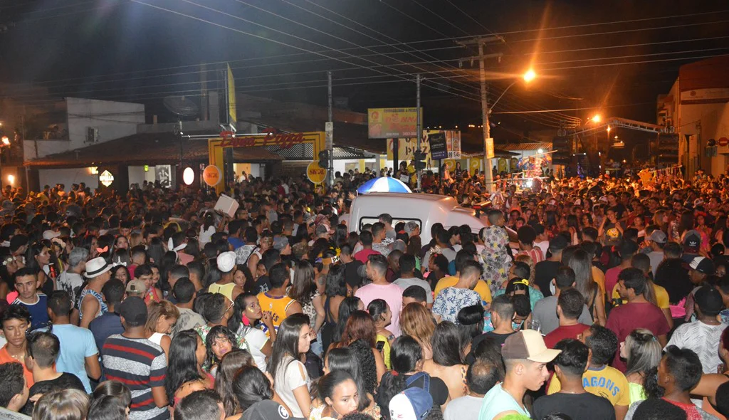 Praça de alimentação ficou lotada