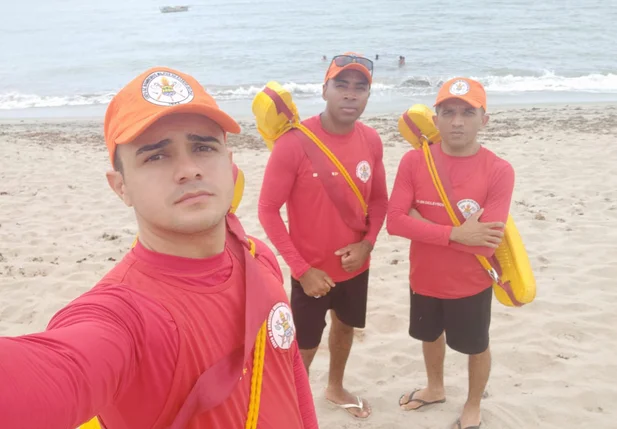 Bombeiros no litoral do Piauí