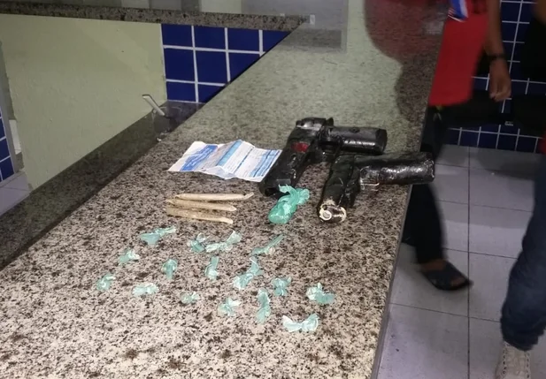 Material apreendido pela Polícia Militar