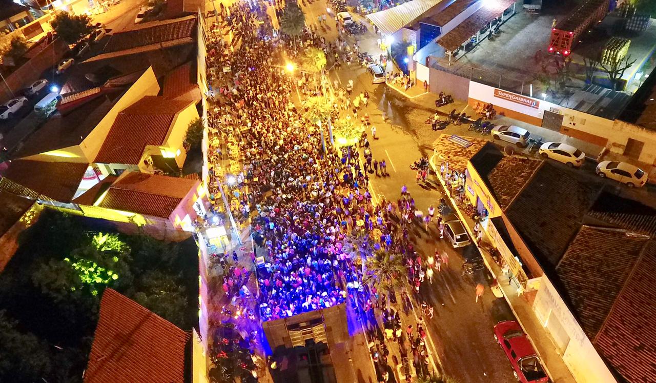 Multidão na abertura do Carnaval de Campo Maior