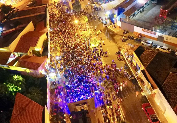 Multidão na abertura do Carnaval de Campo Maior