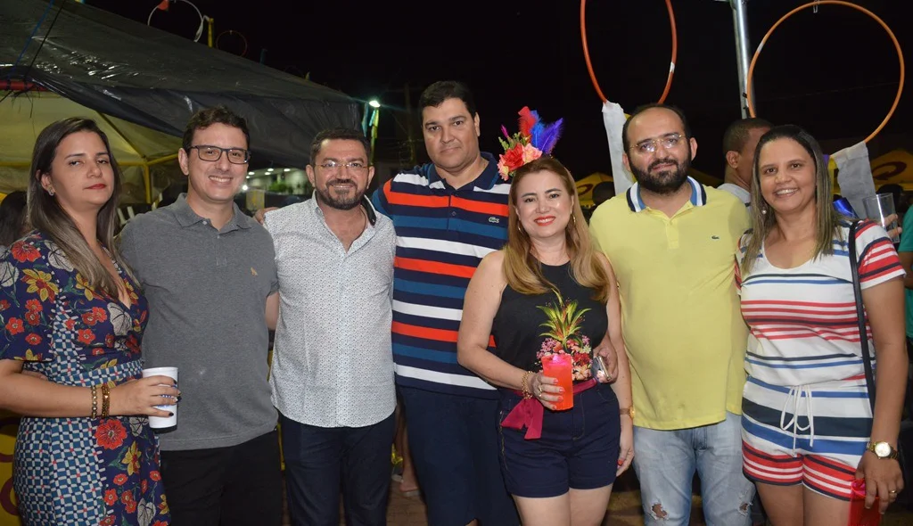 Padre Walmir com correligionários