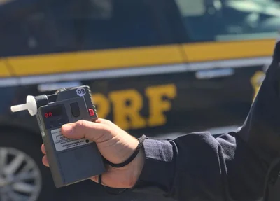 Polícia Rodoviária Federal (PRF) no Piauí faz fiscalização utilizando etilômetro