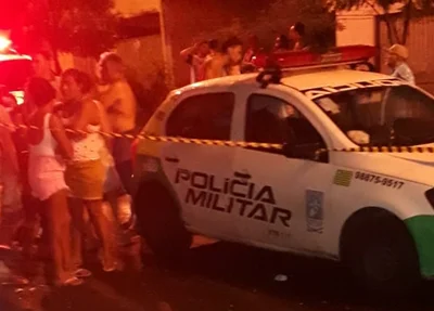 Vítima morreu no meio da rua