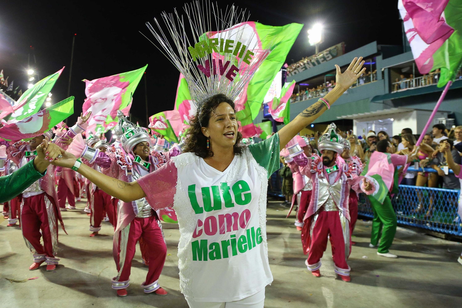Mônica Benício, esposa de Marielle Franco, durante desfile