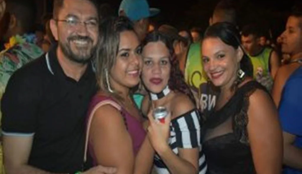 Padre Walmir marca presença na folia