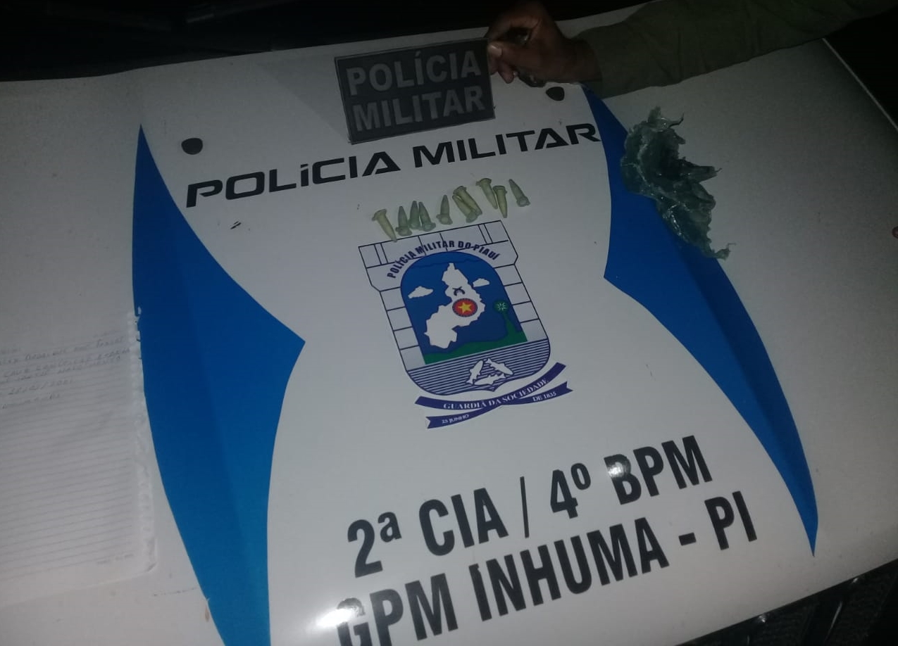 A Polícia Militar apreendeu 10 pinos de cocaína