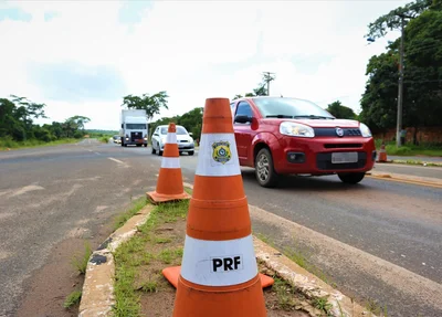 Fluxo de carros na volta do litoral para Tersina 