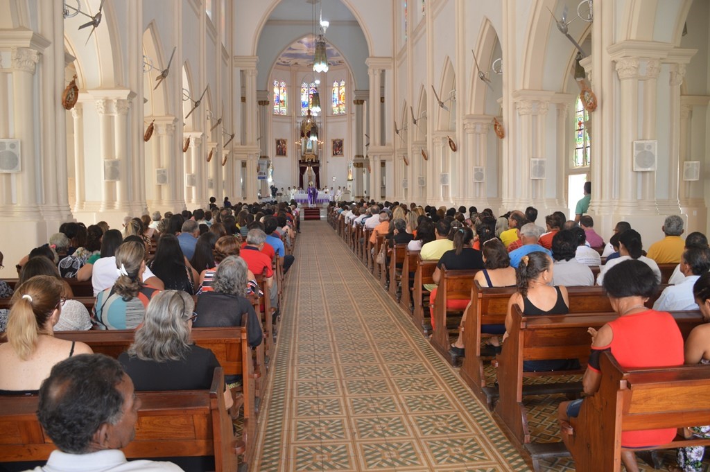 Missa de Cinzas atrai centenas de devotos em Picos