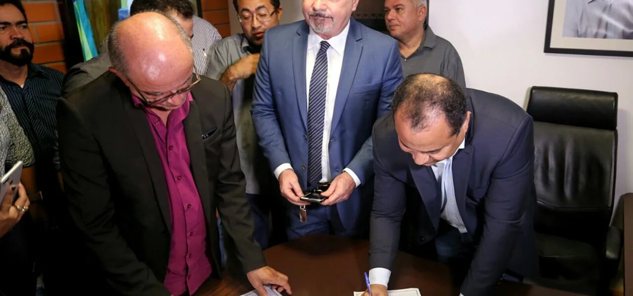 Deputado Estadual Evaldo Gomes assinou filiação ao Podemos 