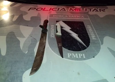 Facas apreendidas com o acusado