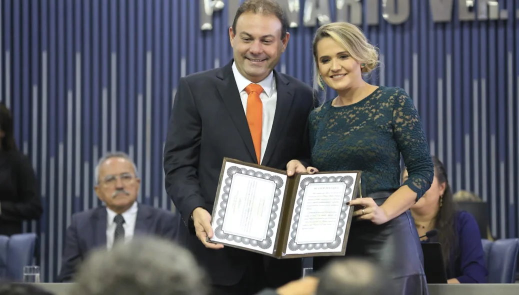 Jeová Alencar e homenageada