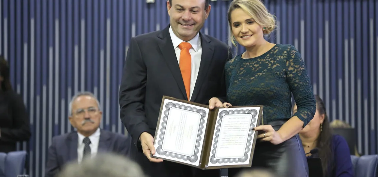 Jeová Alencar e homenageada