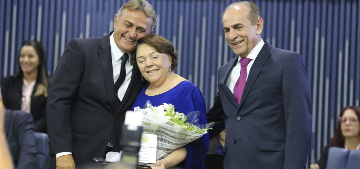 Luiz Lobão e Marcelo Castro com homenageada
