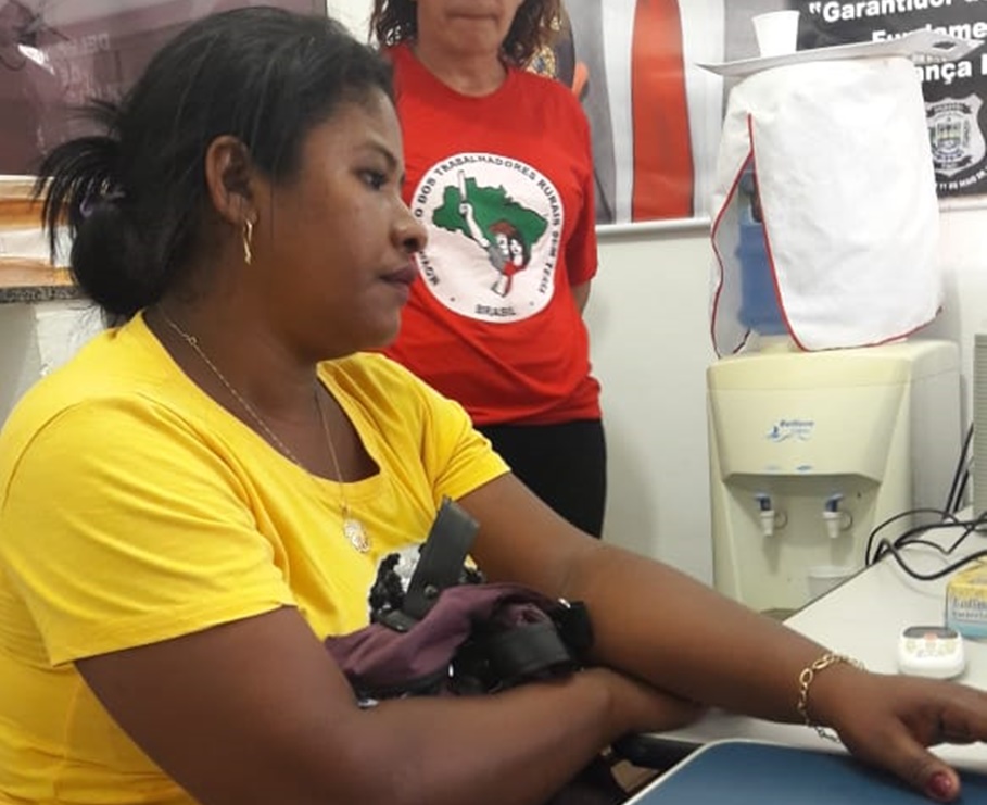Luzia na delegacia