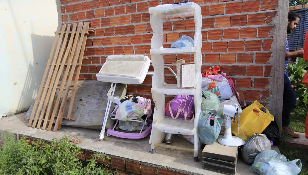Materiais da residência que desabou no Parque Wall Ferraz 
