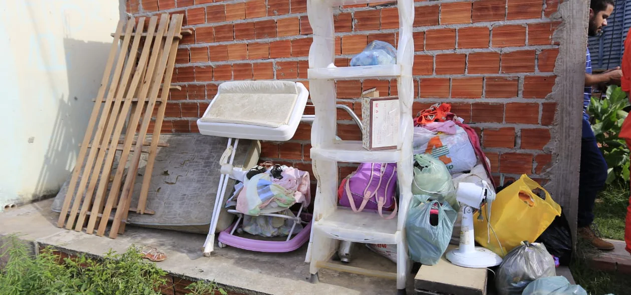 Materiais da residência que desabou no Parque Wall Ferraz 
