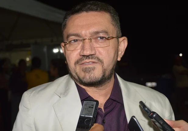 Padre Walmir admite que seu grupo pode assumir comando do PTB de Picos