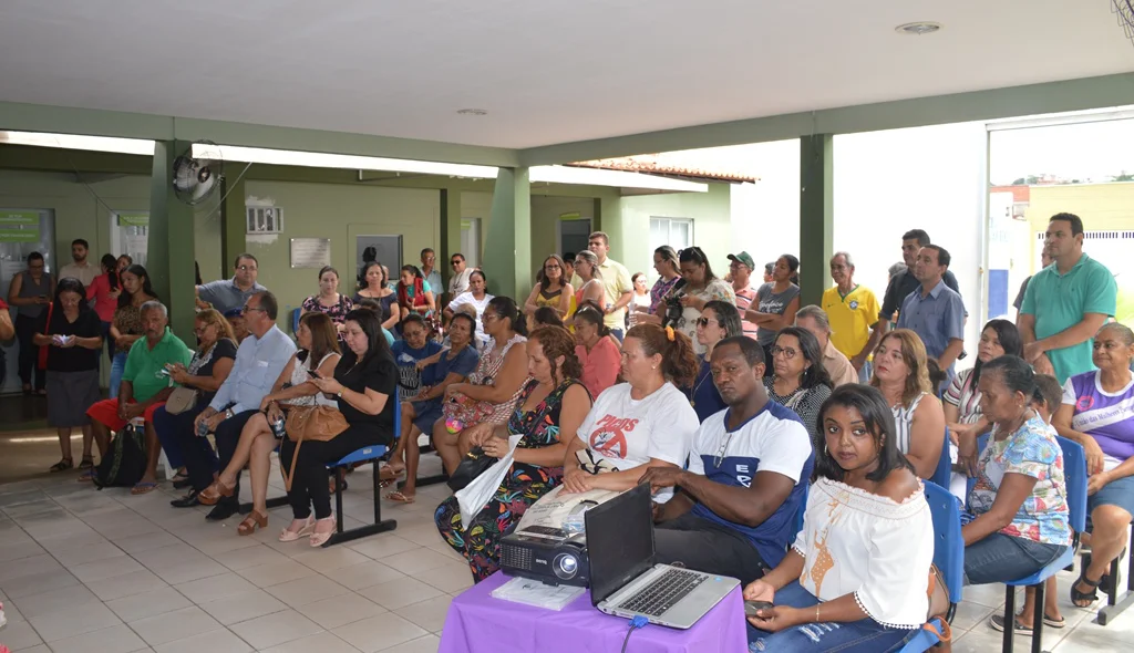 Público acompanha lançamento do projeto