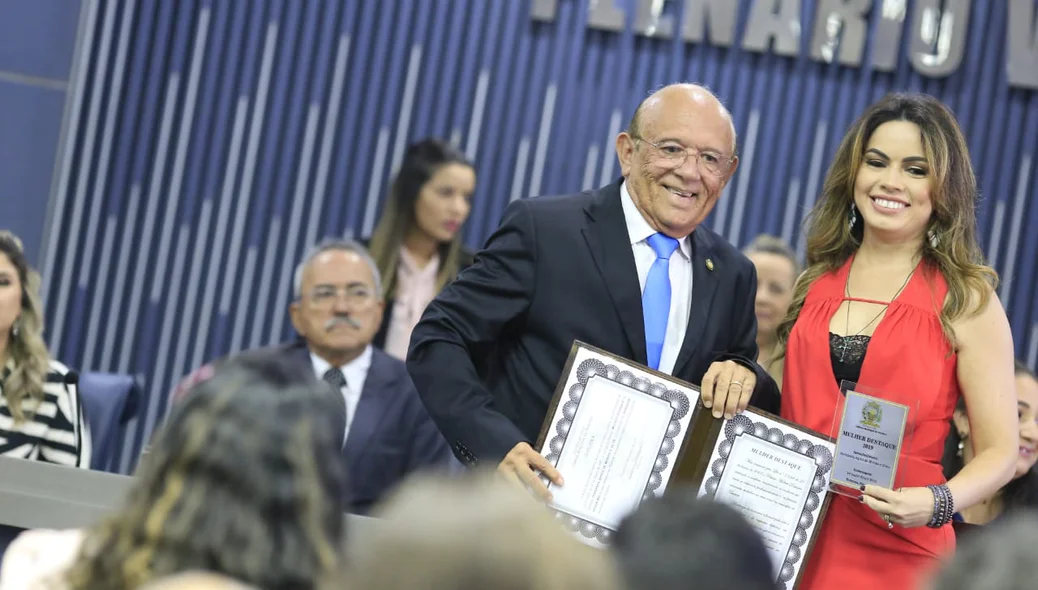 Vereador Edson Melo e homenageada