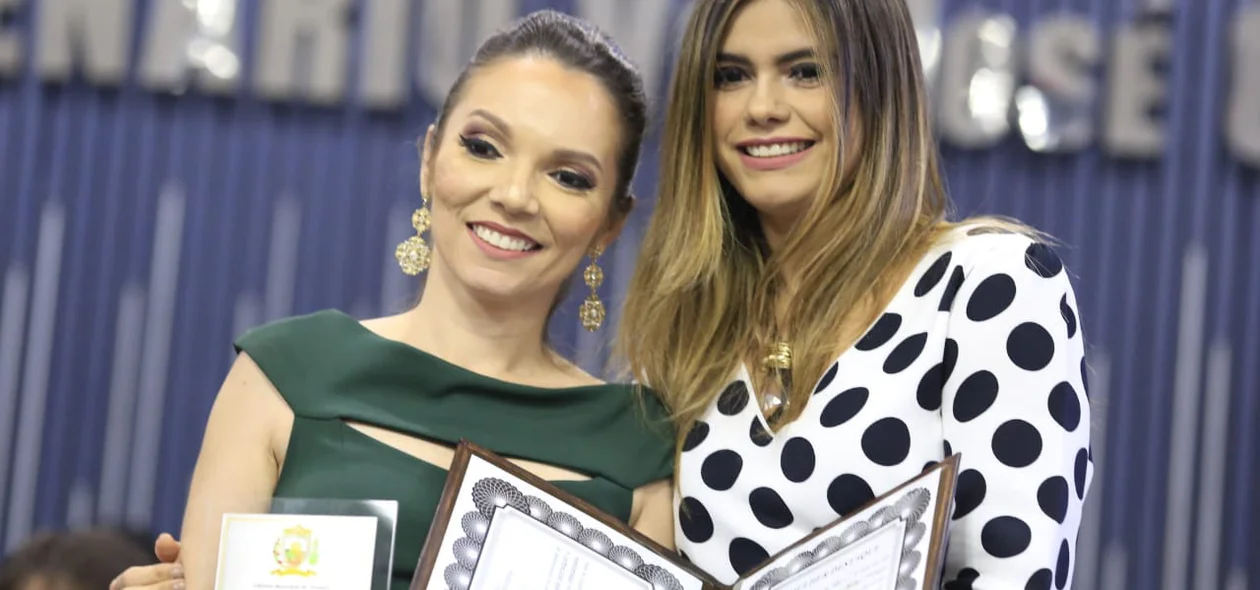 Vereadora Pollyana com homenageada