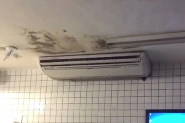 Infiltração na sala de regulação do Samu