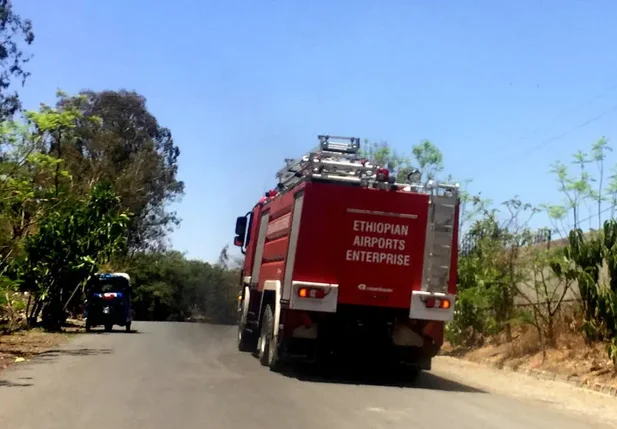 Equipe de resgate a caminho do local do acidente com avião na Etiópia