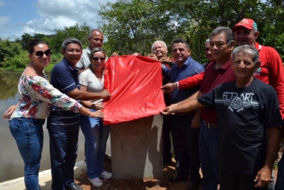 Professor Ribinha inaugura obra em Campo Maior