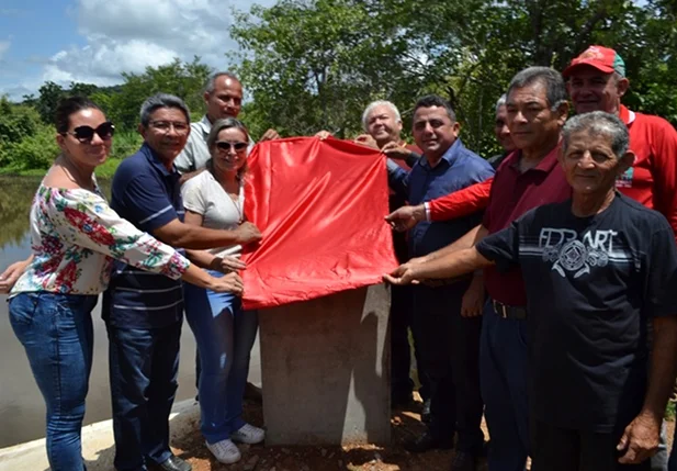 Professor Ribinha inaugura obra em Campo Maior