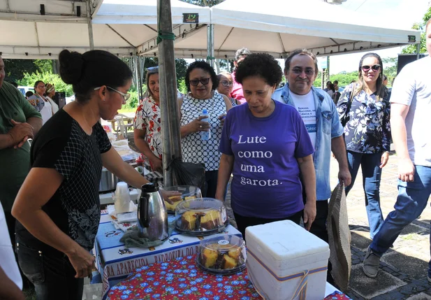Regina Sousa participa de feira em Teresina