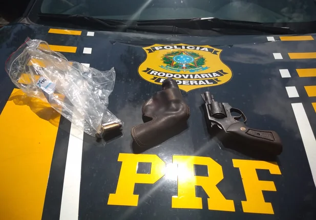 Arma encontrada com o condutor