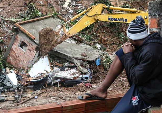 Desabamento de uma residência na rua Caiçara, Ribeirão Pires, na Grande São Paulo