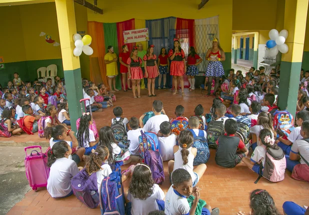 Escolas iniciam ano letivo em Altos