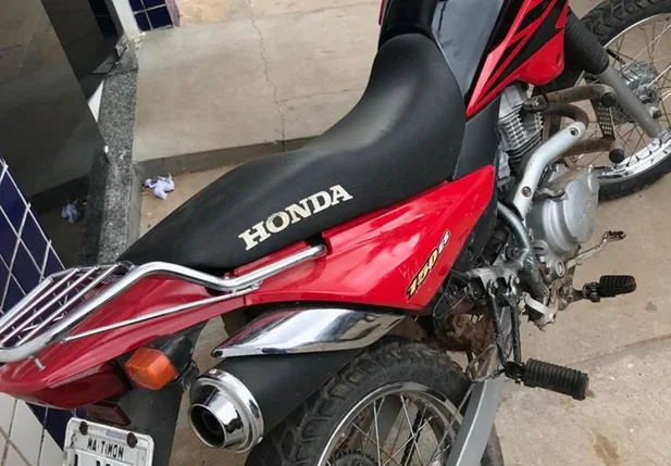 Motocicleta recuperada pela PM