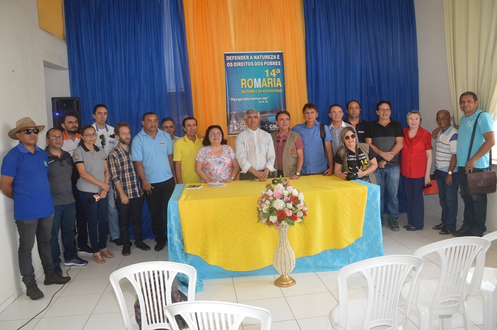 Representantes das entidades com jornalistas presentes à coletiva