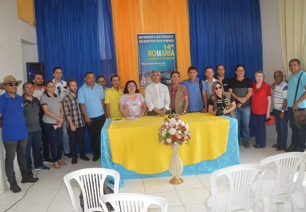 Representantes das entidades com jornalistas presentes à coletiva