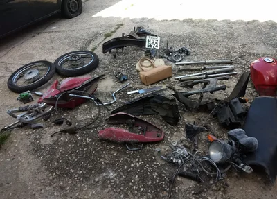 Restos da motocicleta roubada