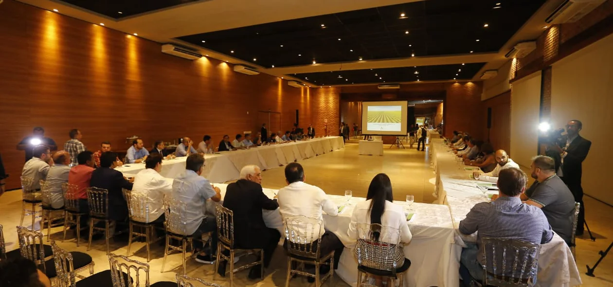 Reunião entre deputados e produtores no Coco Bambu